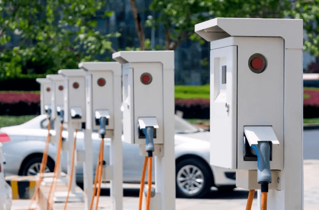 Sistema de armazenamento de energia impulsiona construção de infraestrutura de carregamento rápido de veículos elétricos